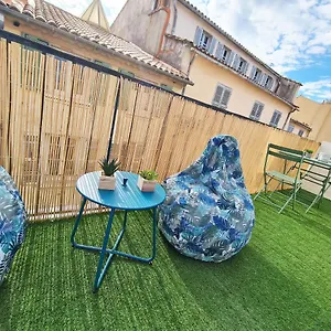 gregbnb-centre-ancien-studio-roof-top-climatise-5eme-etage.fr-provencehotel.com/